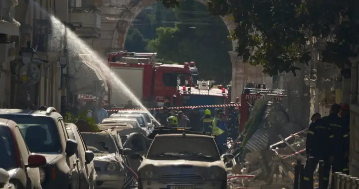 At least 2 injured, 5 missing after explosion in Greece collapses building