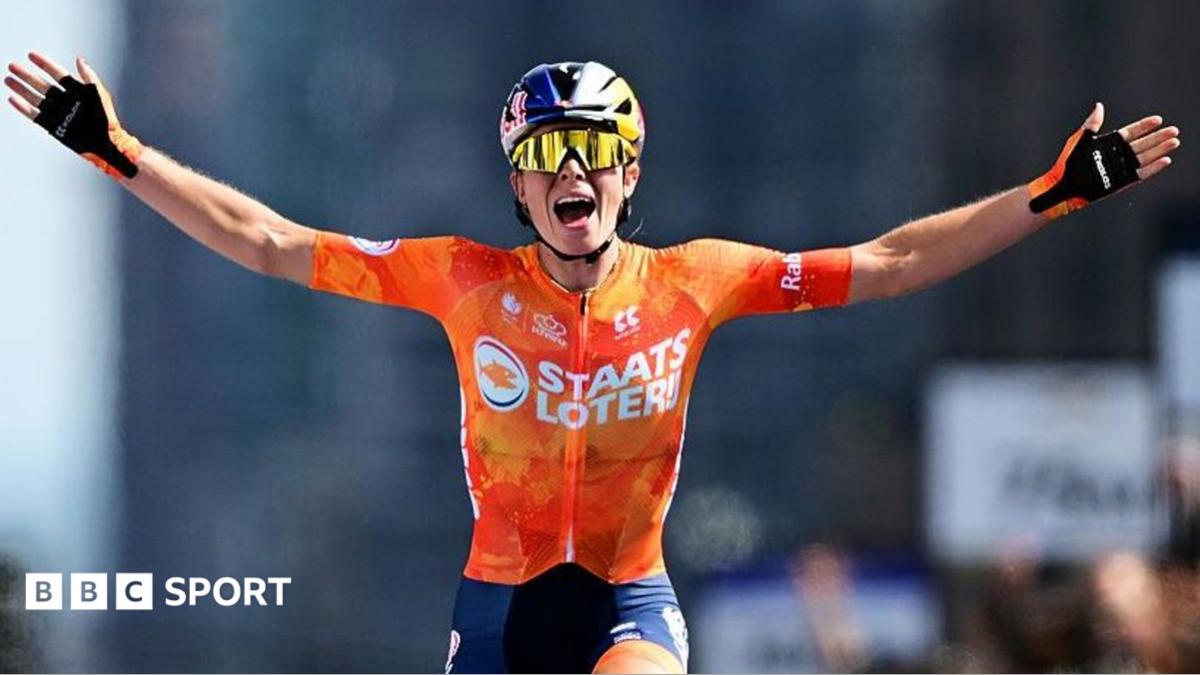 Demi Vollering takes women's road race title in Montreal
