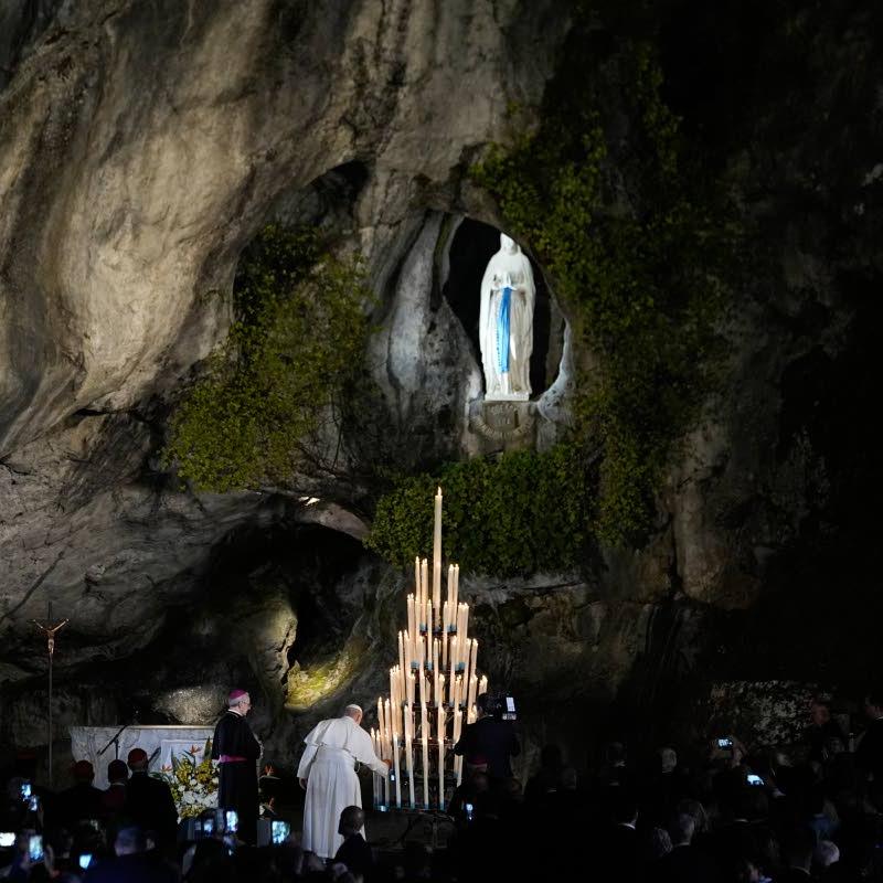 Pope Leo draws 800,000 people to central Paris for open