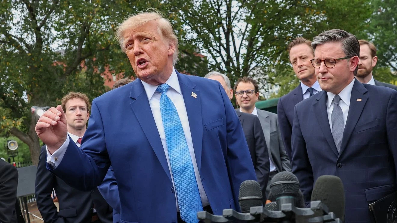 Trump signs executive order to replace 'artificial intelligence' with 'super intelligence'