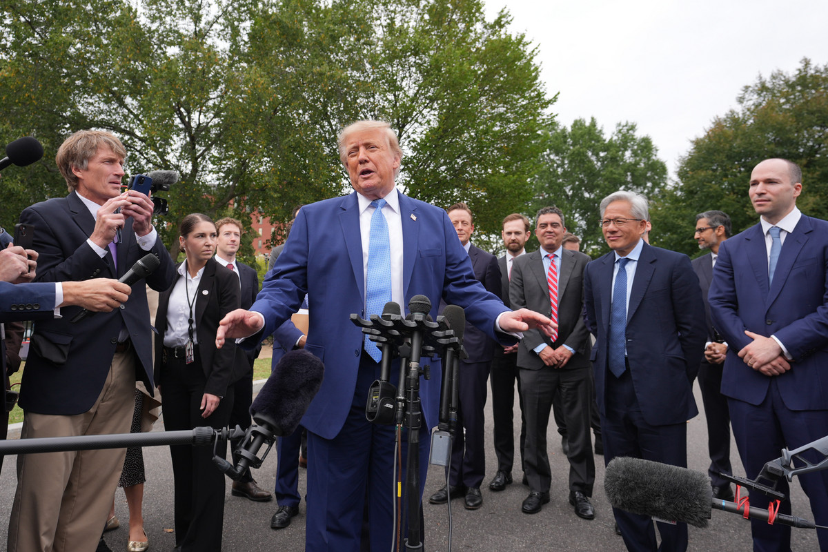 Trump signs executive order renaming AI to ‘super intelligence’