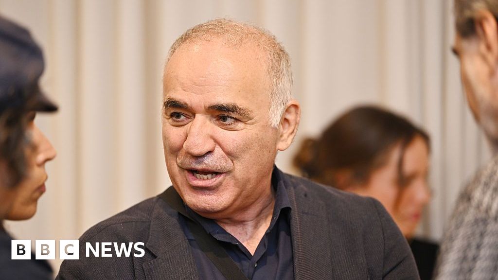 Russian dissident Garry Kasparov says US warned him of danger to his life