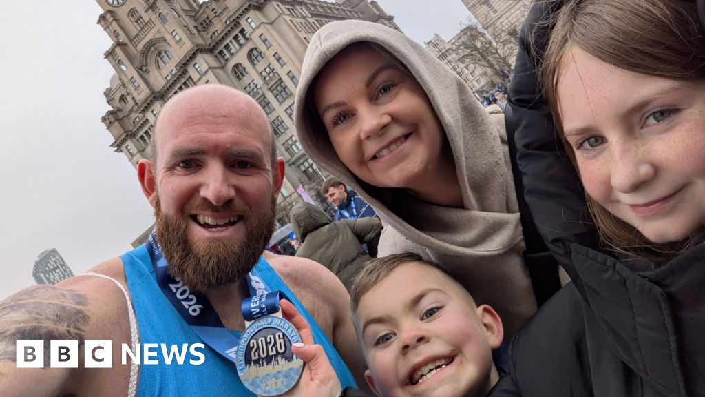 Manchester Half Marathon: Dad with MS attempts world record