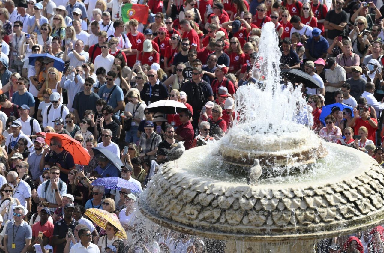 Pope: May we pray for the intercession of the Virgin Mary for world peace