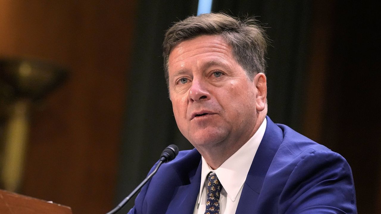 Trump names national in­tel­li­gence director Jay Clayton to lead a new federal AI task force