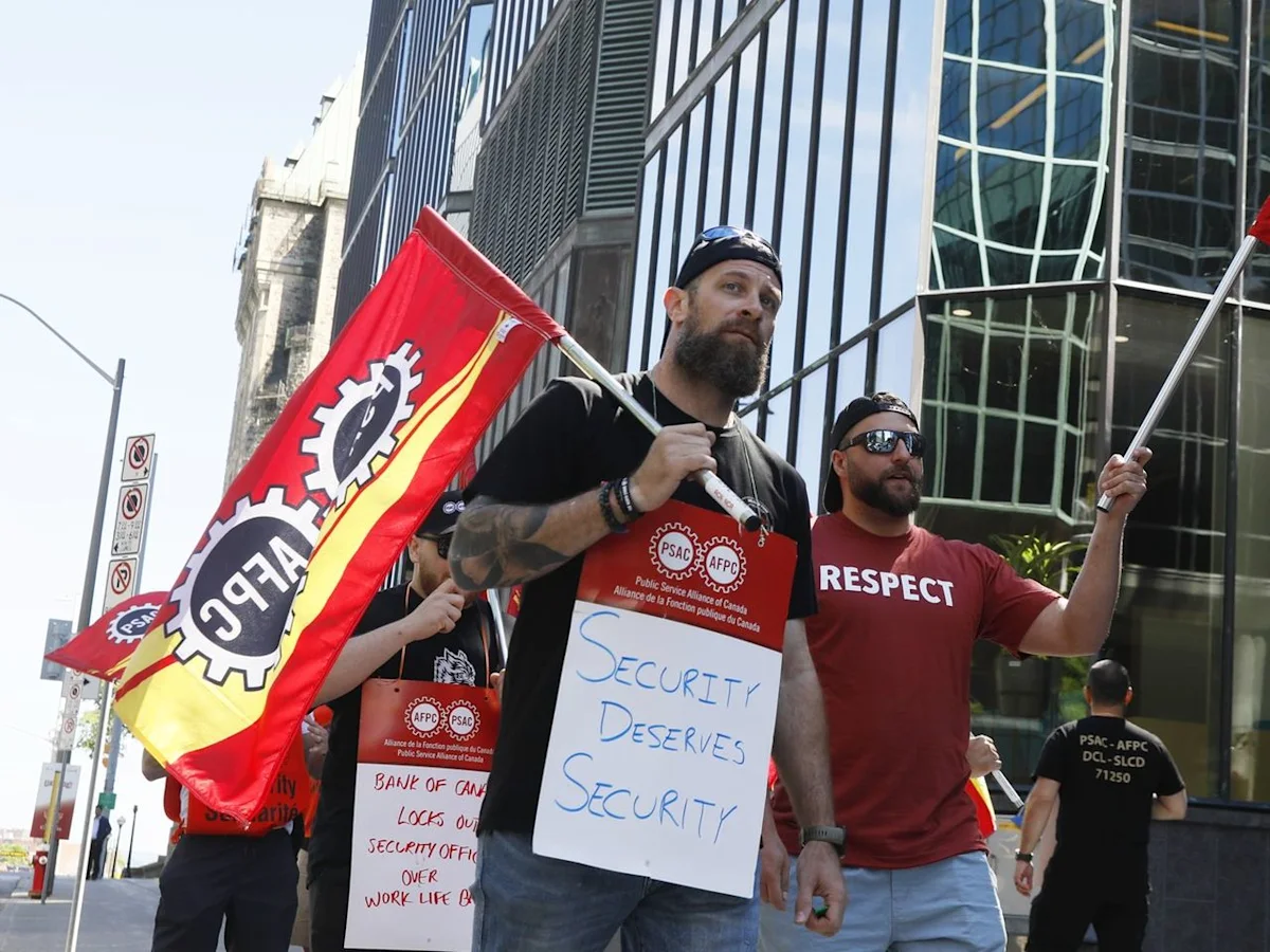 Bank of Canada security guard strike passes 100