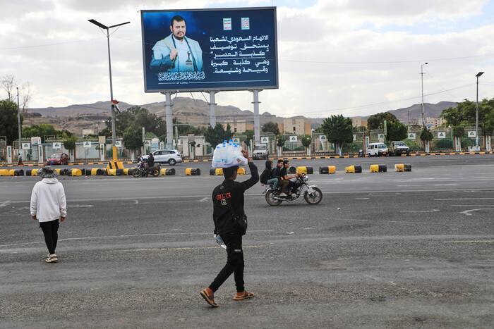 Saudi Arabia says 2 airports were hit in renewed fighting with Houthis and other Mideast news
