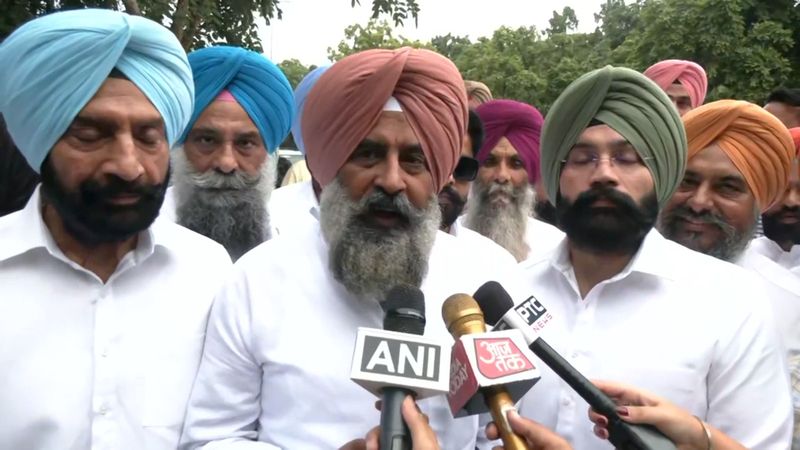 Vowing clean politics, Pargat Singh takes charge as Punjab Congress chief; leaders put up united front amid rain