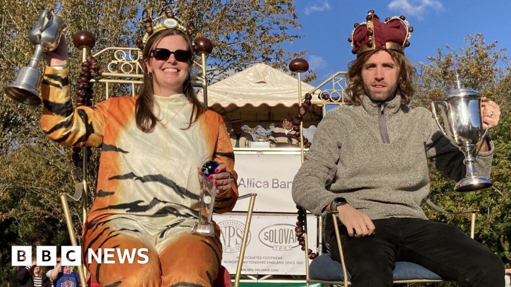 Winner crowned at World Conker Championships in Southwick