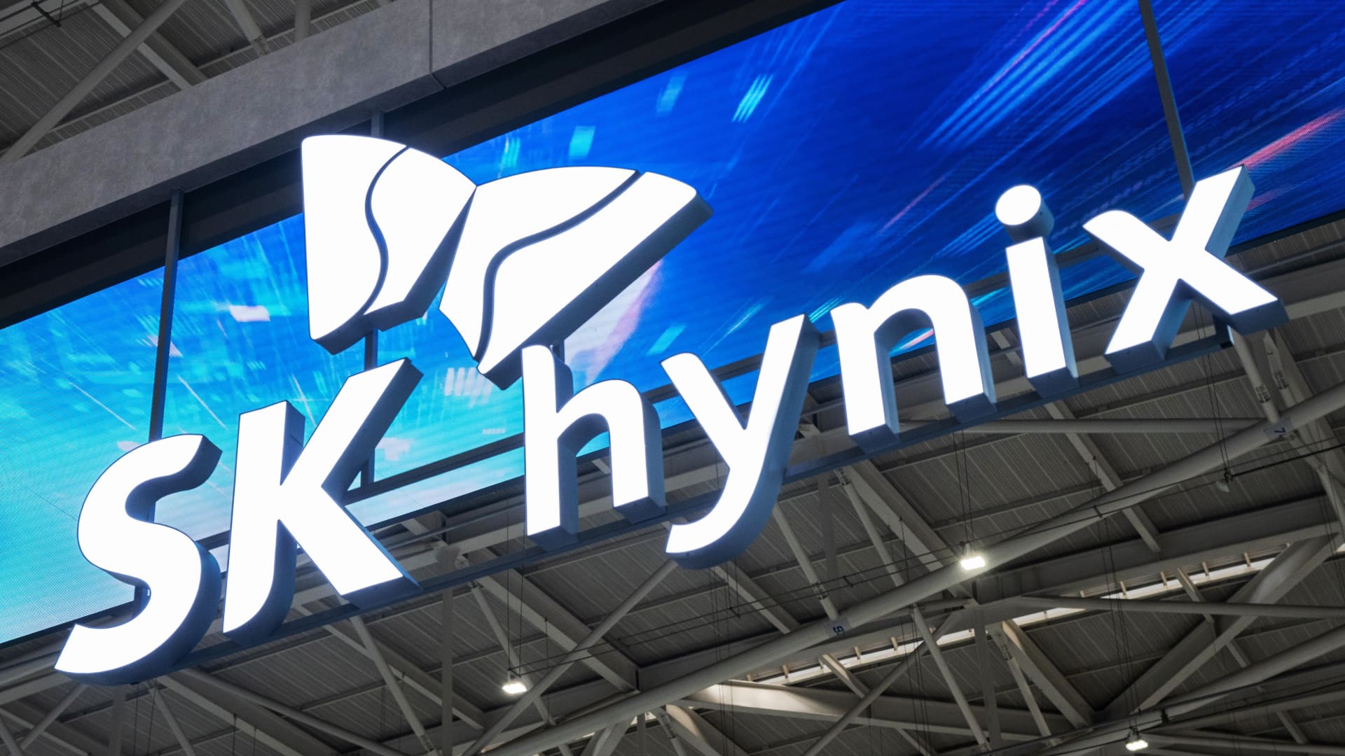 SK Hynix, SoftBank shares plunge as tech stocks in Asia track Wall Street chip sell