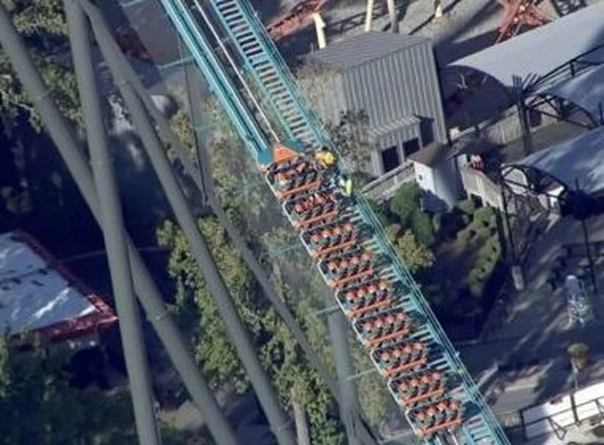 Man dies after falling off Georgia roller coaster