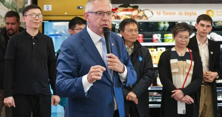 B.C. party leaders make campaign stop at Vancouver trade board ahead of election