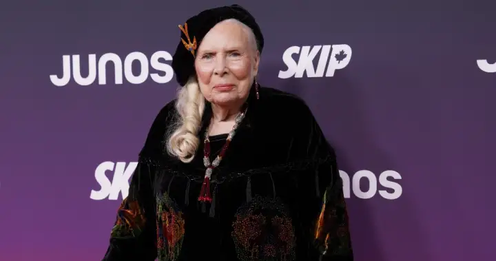 Canadian musician Joni Mitchell becomes U.S. citizen