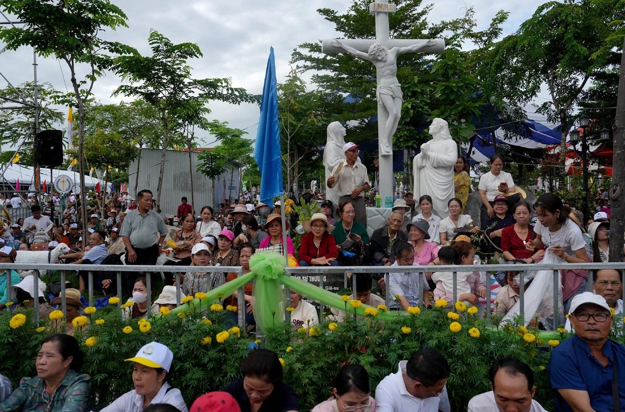 Catholics increase worldwide as number of priests edges upward