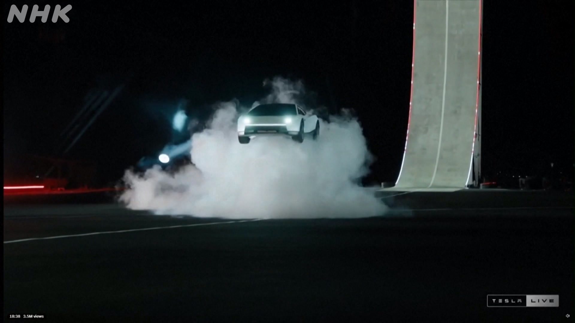 Tesla unveils 'flying car'