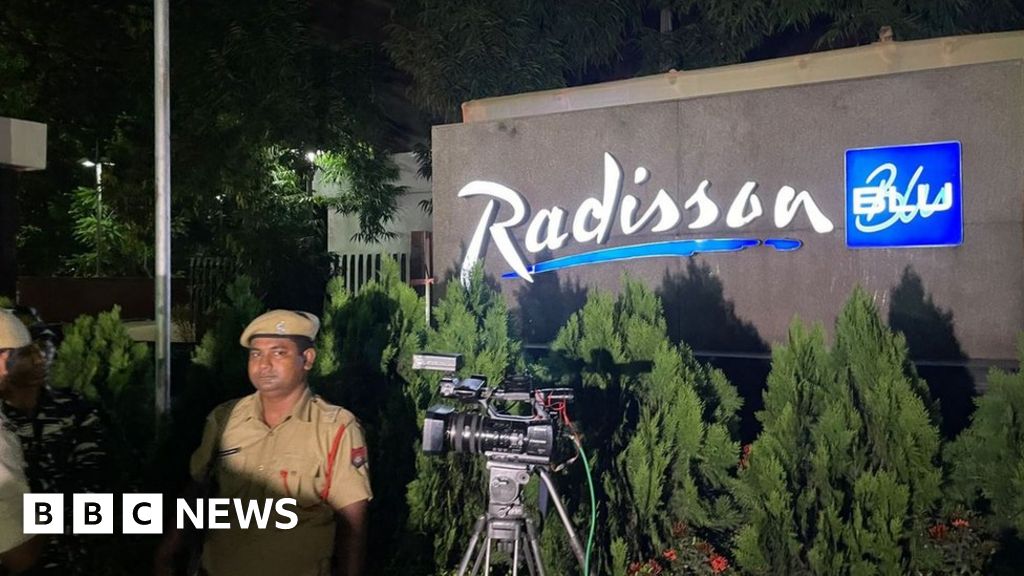 Maharashtra: What is India's 'luxury resort politics'?
